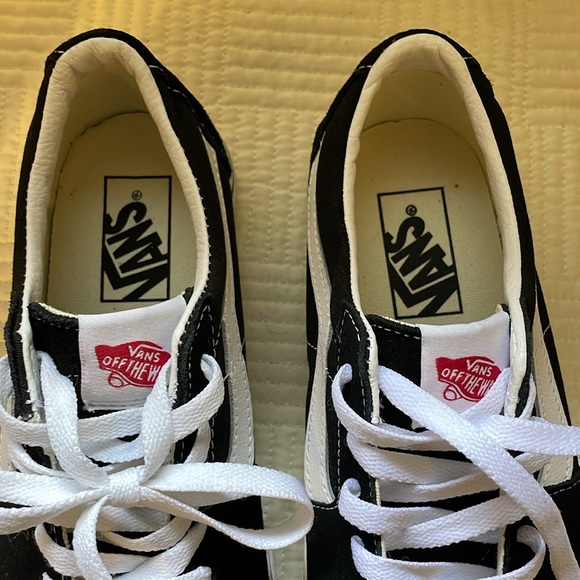 Vans - Picture 6 of 8
